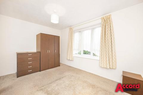 24 Frazer Close, Romford, RM1 2DF