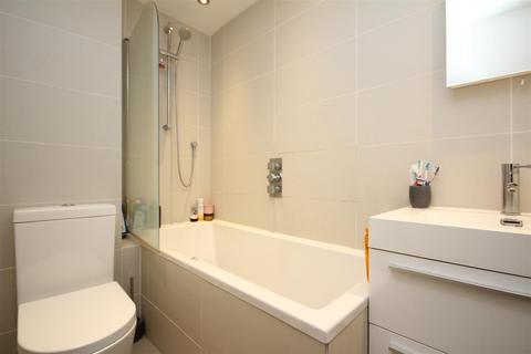 2 bedroom flat to rent, Hunter Road, Guildford