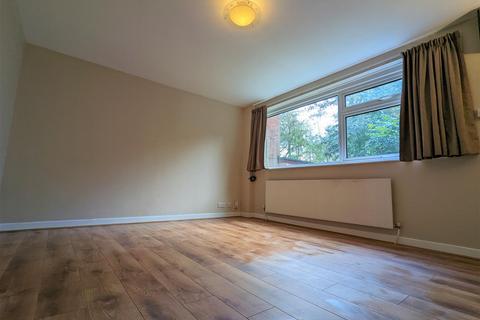 2 bedroom apartment to rent, Salisbury Close, Birmingham B13