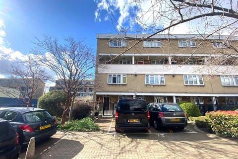 3 bedroom maisonette to rent, Golborne Gardens, Adair Road, London W10