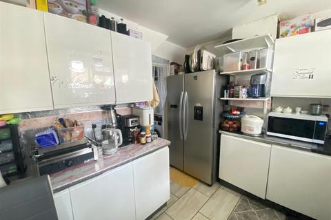 3 bedroom maisonette to rent, Golborne Gardens, Adair Road, London W10