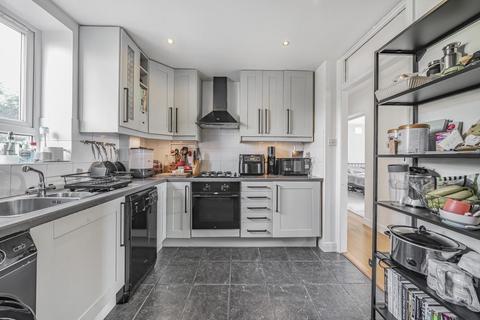 3 bedroom flat for sale, Longley Road, Tooting