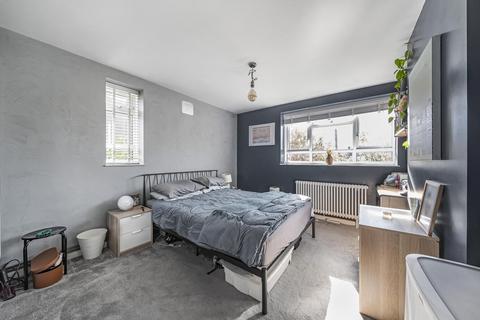 3 bedroom flat for sale, Longley Road, Tooting