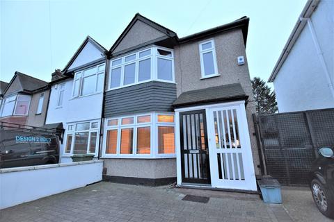 3 bedroom end of terrace house to rent, Trelawney Road, Hainault. IG6 2NH