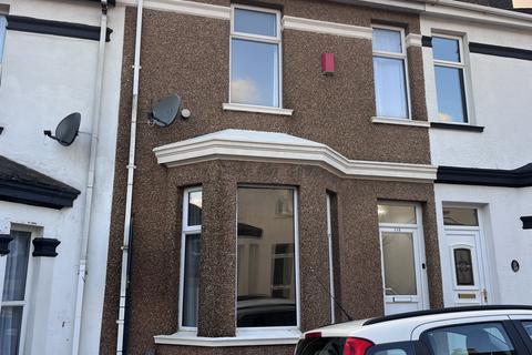 3 bedroom house to rent, Cotehele Avenue, Plymouth PL2