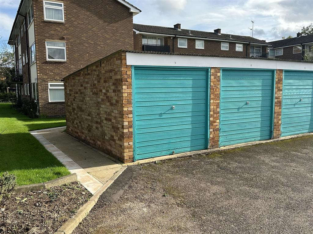 Garage   Spencer Court