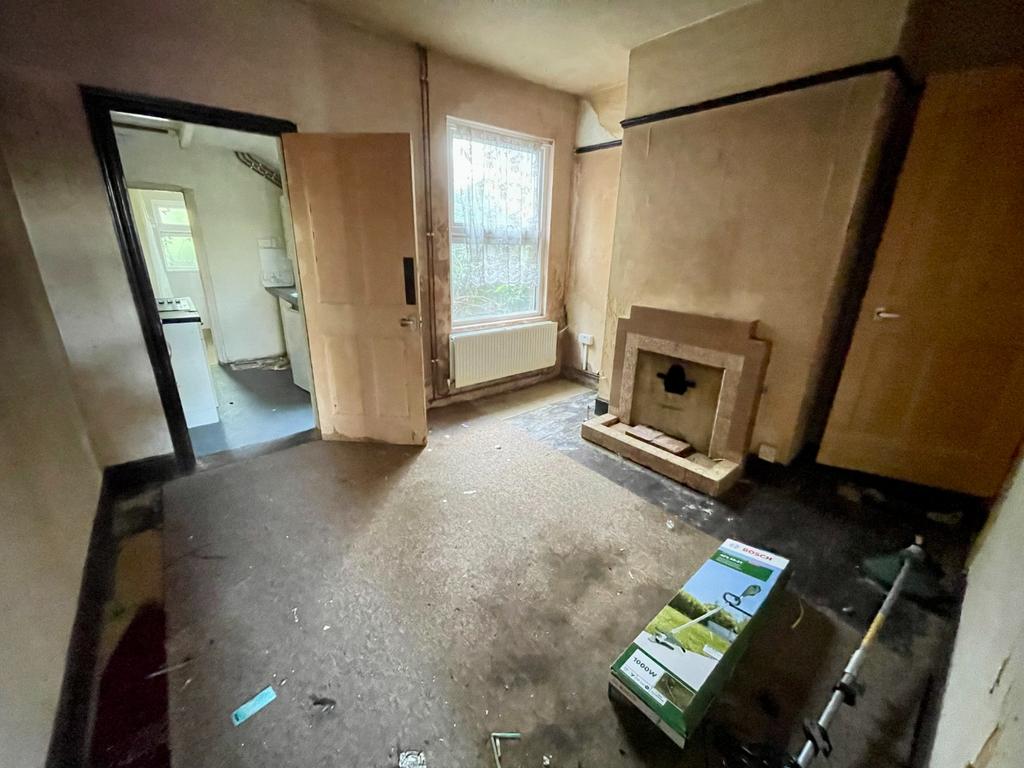 Maple Road West, Luton, Bedfordshire... 2 bed terraced house for sale
