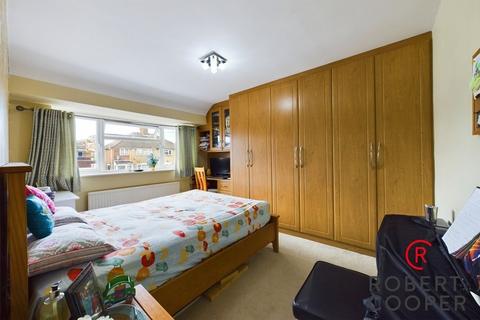 32 Warren Drive, Ruislip, HA4 9RD