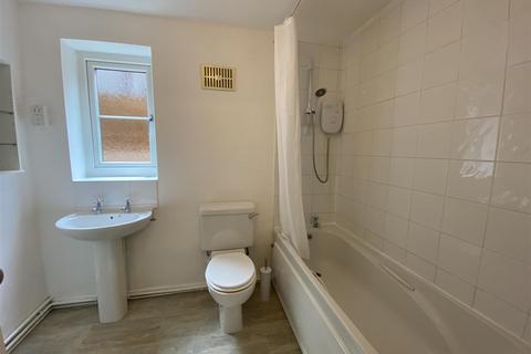 1 bedroom ground floor flat to rent, Flat  Peel Moat Court, Peel Moat Road, SK4