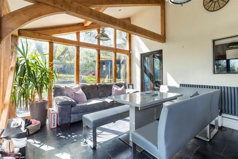 3 bedroom barn conversion for sale, Flux Lane, Epping