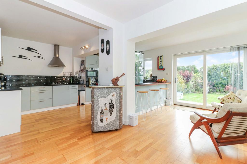 The Warren, Chesham HP5 3 bed detached house for sale £700,000