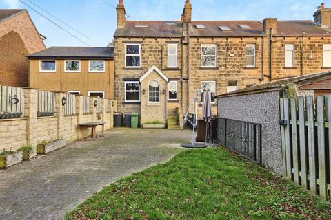 4 bedroom end of terrace house to rent, Regent Road, Leeds LS18