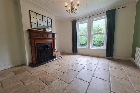 4 bedroom end of terrace house to rent, Regent Road, Leeds LS18