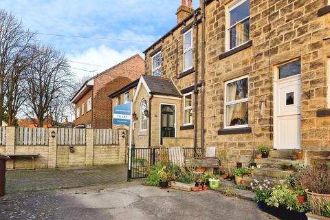 4 bedroom end of terrace house to rent, Regent Road, Leeds LS18