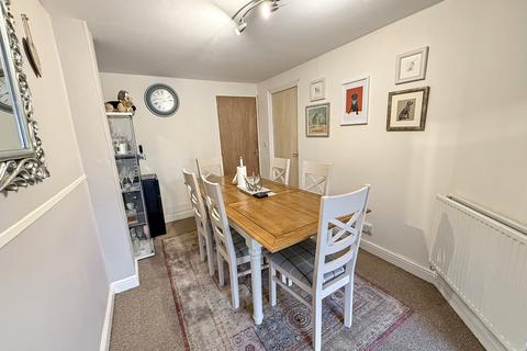17 Bridge Court, Westbury, BA13 3FB