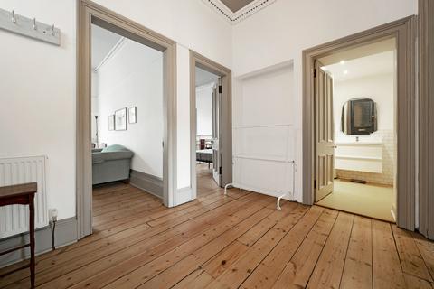 3/2, 53 Bentinck Street, Glasgow, G3 7TS