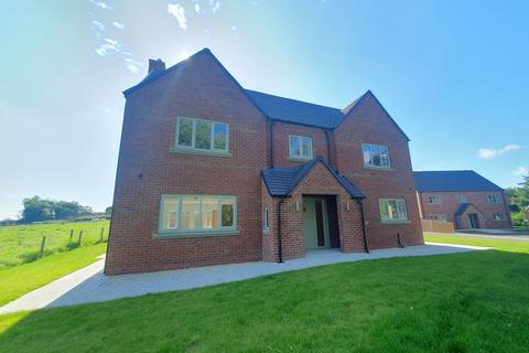 5 bedroom detached house to rent, Poplar Close, Longford, Market Drayton