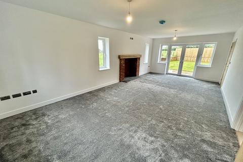 5 bedroom detached house to rent, Poplar Close, Longford, Market Drayton