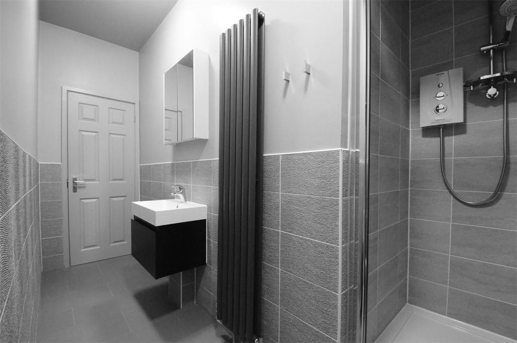 2nd Bathroom1.jpg