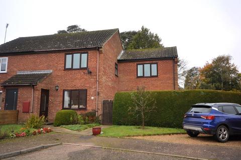 4 bedroom semi-detached house for sale, Hamilton Close, North Walsham