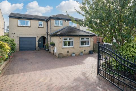 4 bedroom detached house for sale, Oxford Road, Gomersal