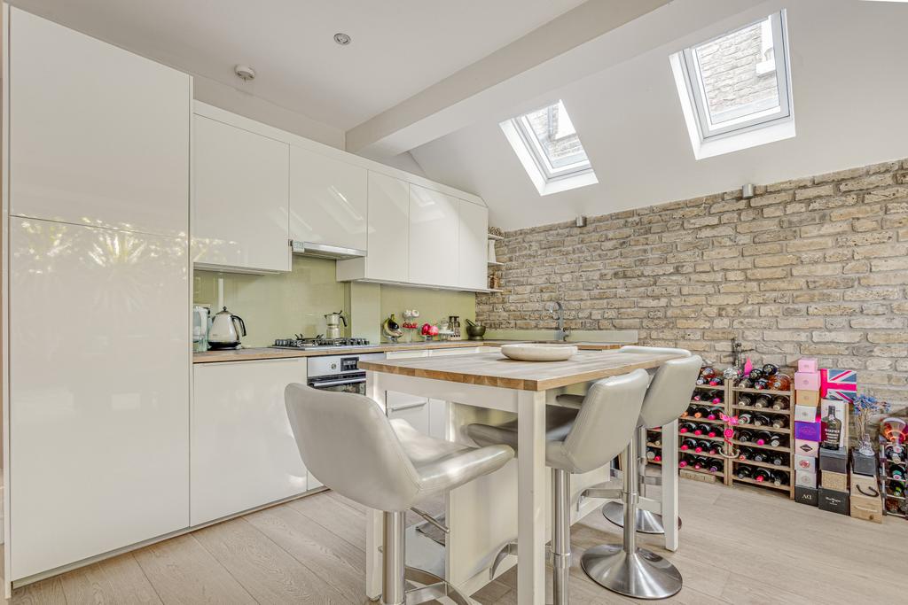 Kitchen/ Dining Area