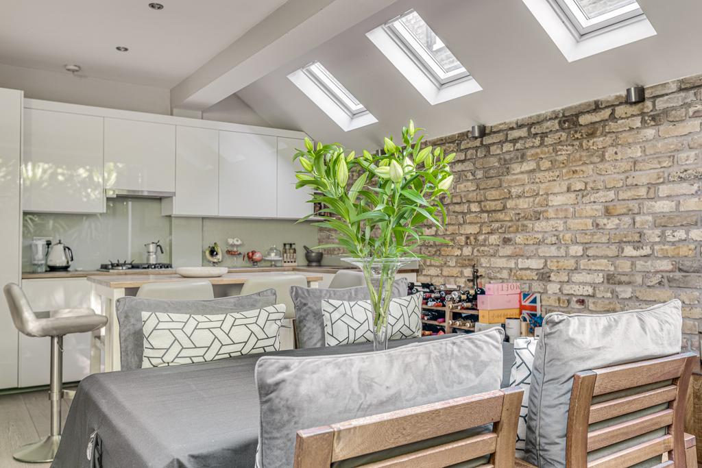 Kitchen/ Dining Area