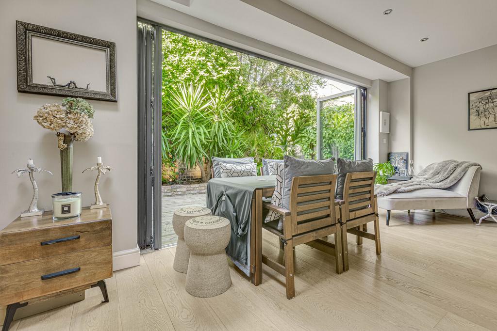 Kitchen/ Dining Area