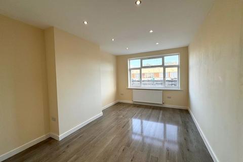 2 bedroom flat to rent, Watling Avenue, Edgware