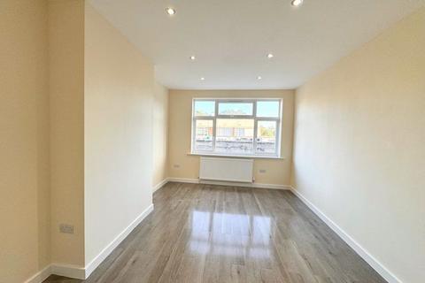 2 bedroom flat to rent, Watling Avenue, Edgware