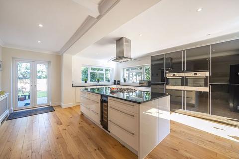 4 Woodhyrst Gardens, Kenley, CR8 5LX