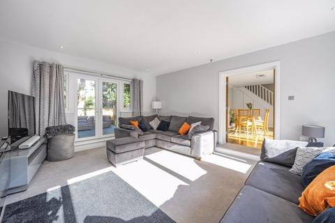 4 Woodhyrst Gardens, Kenley, CR8 5LX