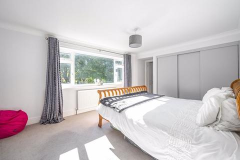 4 Woodhyrst Gardens, Kenley, CR8 5LX