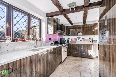 28 Campbell Close, Buntingford, SG9 9BY