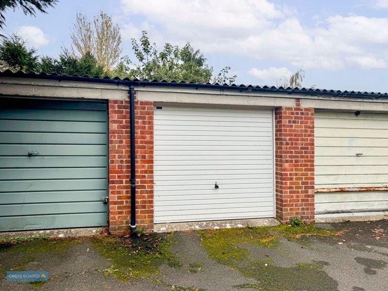 Garage - No 15