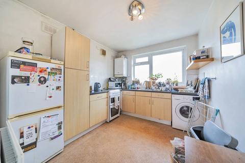 2 bedroom flat to rent, Mantilla Road, Furzedown, London, SW17