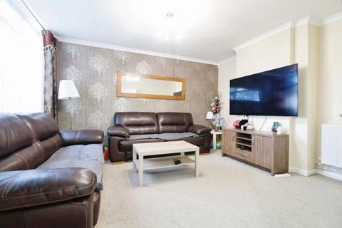 171 Tamar Way, Slough, SL3 8SZ