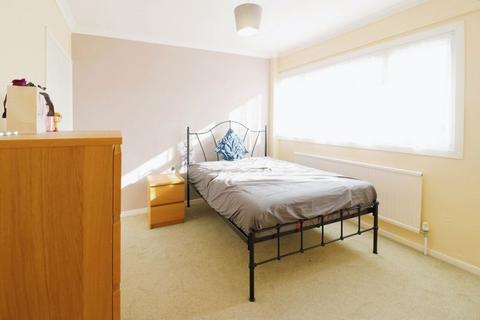 171 Tamar Way, Slough, SL3 8SZ