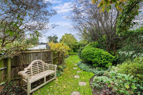 80 Willifield Way, London, NW11 6YJ