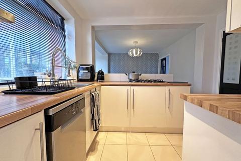 3 Bertram Close, Tipton, DY4 0EL