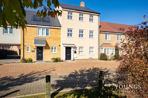 4 bedroom terraced house for sale, Henry Crescent, Rochford, SS4