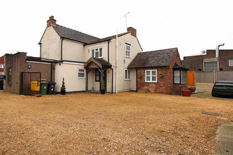 4 bedroom detached house for sale, Salters Road, Walsall Wood. WS9 9JB