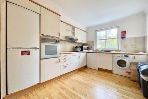 1 bedroom in a house share to rent, Ensuite Double Room in a professional house share situated in a riverside development, next to Greenland Docks,...