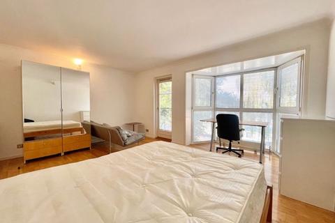 1 bedroom in a house share to rent, Large Double Room in a professional house share situated in a riverside development, next to Greenland Docks, Surrey...