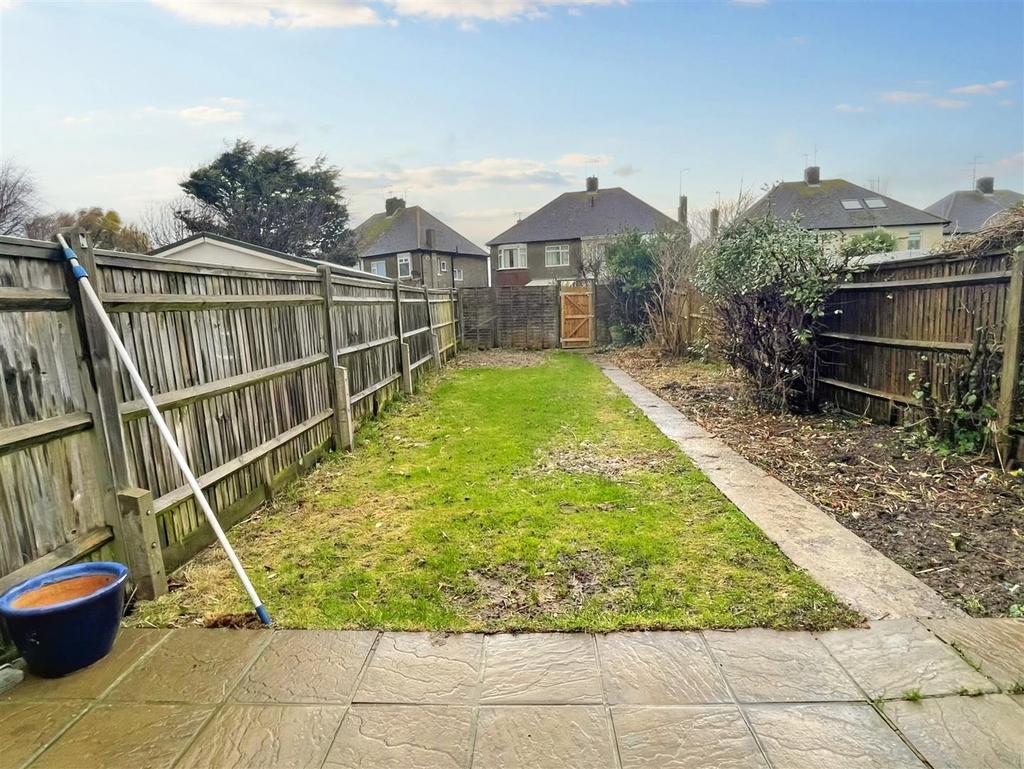 Sunny Close, Worthing BN12 2 bed house to rent £1,400 pcm (£323 pw)