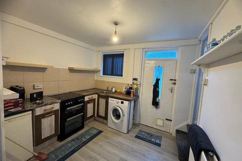 2 bedroom terraced house to rent, Manor Street, Huddersfield