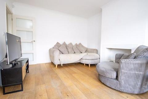 28 Cedar Close, Hutton, Brentwood, CM13 1NE