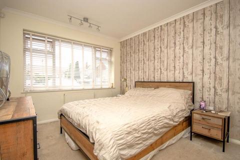 28 Cedar Close, Hutton, Brentwood, CM13 1NE