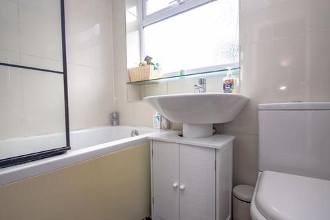 28 Cedar Close, Hutton, Brentwood, CM13 1NE