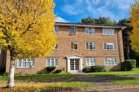 3 bedroom apartment to rent, Robin Hood Lane, Sutton